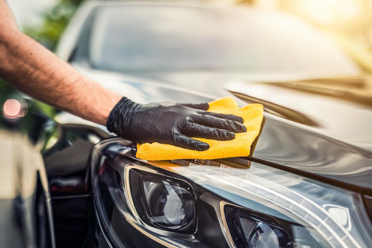 Cómo pulir los faros de tu coche: métodos casero y profesional