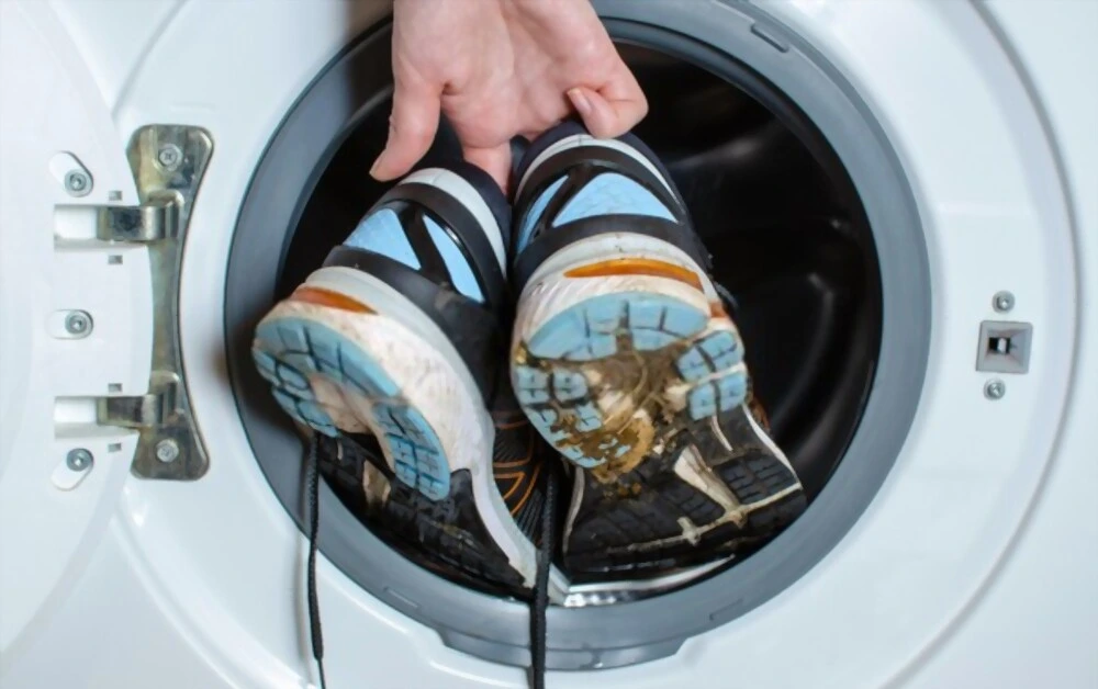 Podemos meter las zapatillas en la lavadora? Te contamos como tener tus  deportivas siempre limpias sin dañarlas