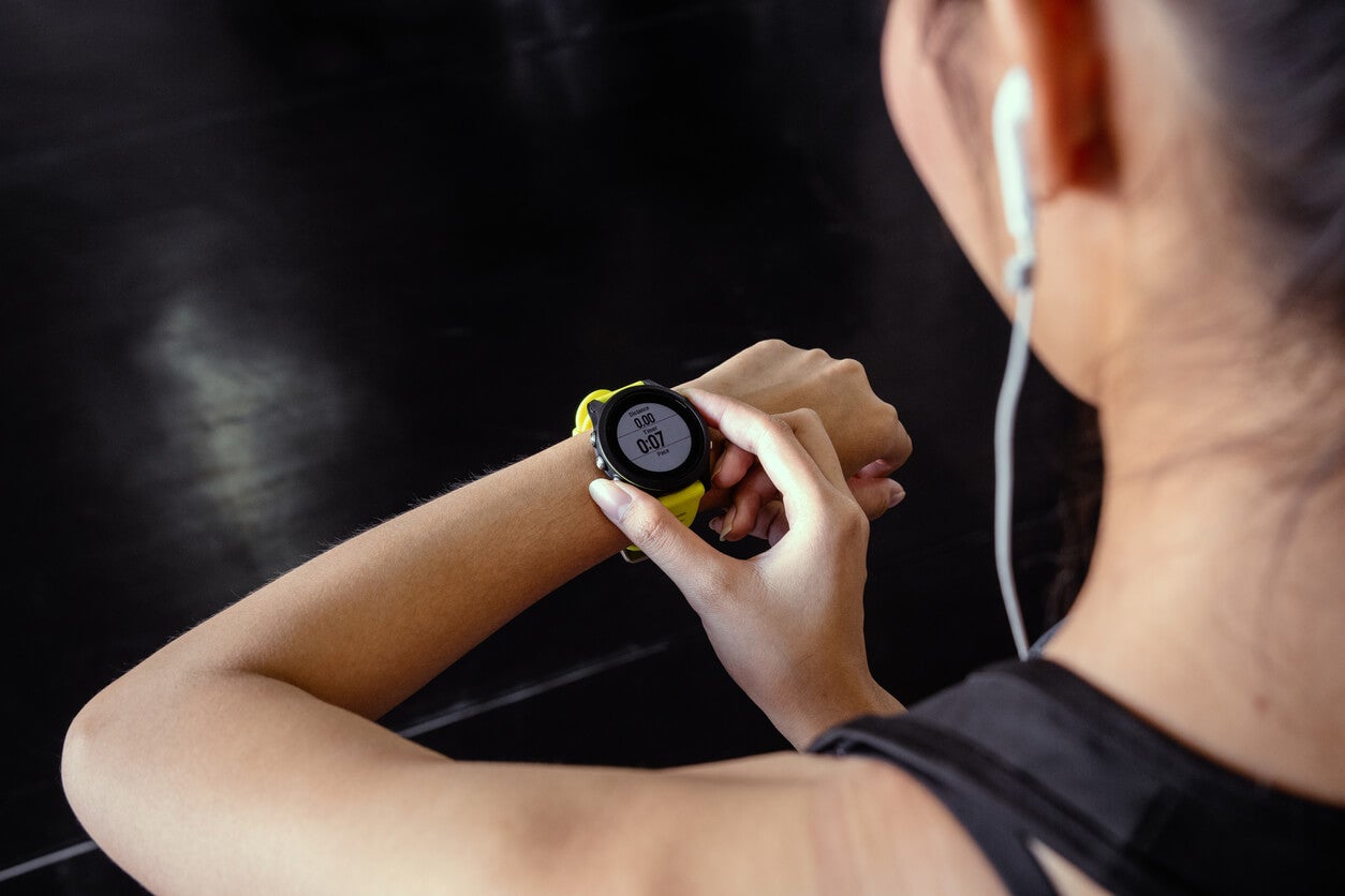 Monitorea tu salud y haz ejercicio con los 16 mejores relojes inteligentes  del 2023 - Belleza estética