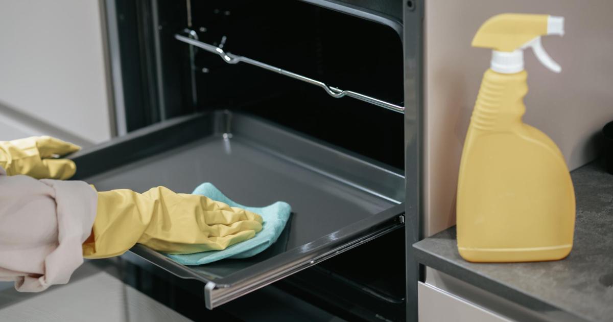 Trucos caseros para limpiar el horno fácilmente y sin productos químicos