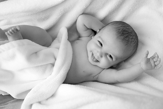 Desarrollo y crecimiento de un bebe de 3 meses - Belleza estética
