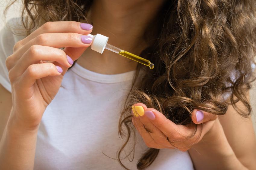 Cómo usar el aceite de oliva para el cuidado del pelo