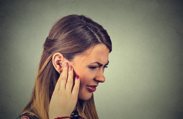 Cómo retirar el exceso de cera de los oídos de forma natural